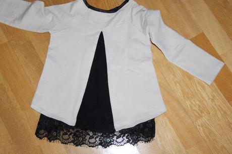 Mikinka s ružičkami, 128