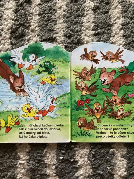 Leporelá pri stole a o psíkovi zo záhradky, 