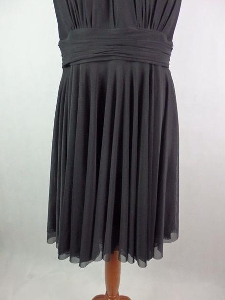 Kvalitné čierne spoločenské šaty, 40