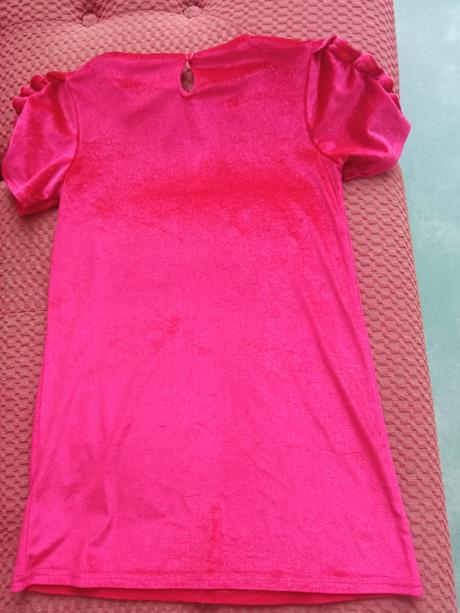 Šaty s volánikmi, 134