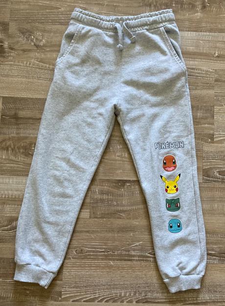 Pekné pokémon tepláčiky, sinsay,128