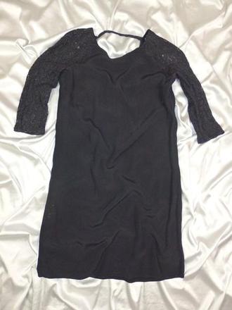 Kvalitné čierne šaty, s