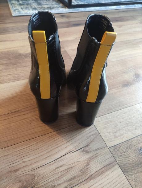 Čižmičky, baťa,37