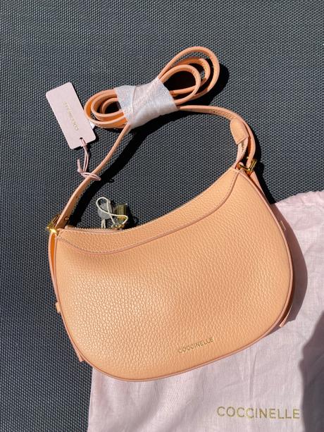Kožená kabelka coccinelle hobo tvar, coccinelle