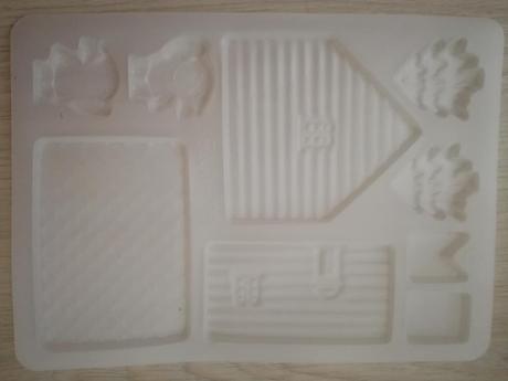 Forma na santu, domček, strom, 