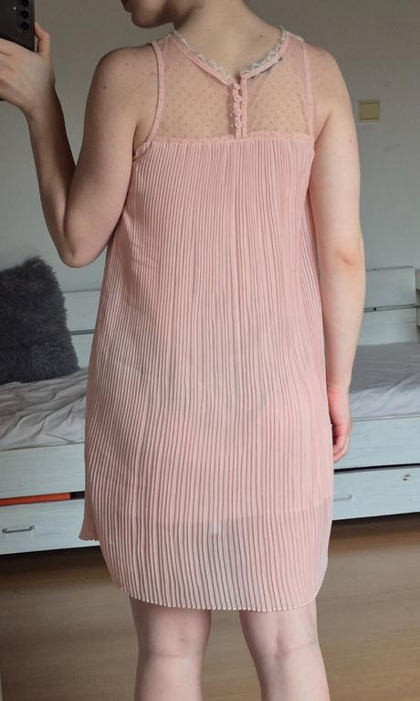 Gate  plisované bledorúžove šaty s čipkou gate (s), gate,s