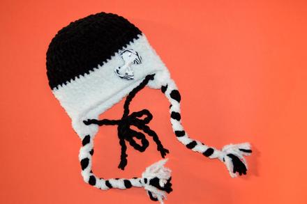 Háčkovaná čiapočka s mašličkou, 80