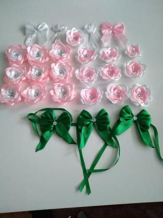 Kvietky na fotostenu a mašle pre družičky, 