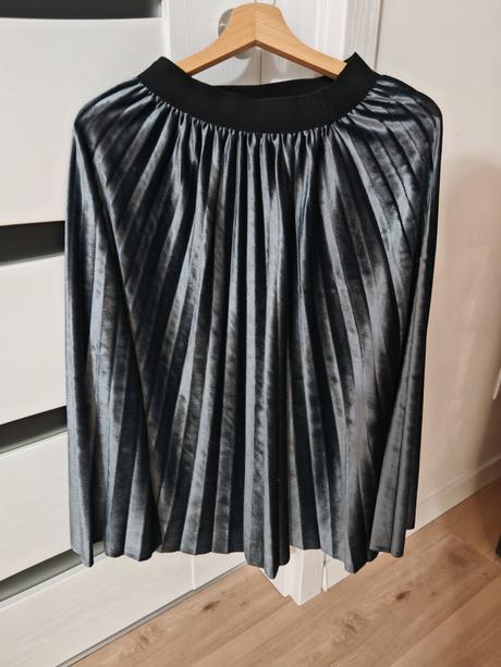 Plisovana zamatova sukňa uni, 