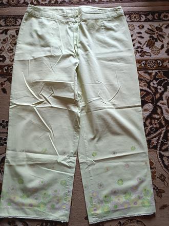 Zelené trojštvrťové nohavice, 44