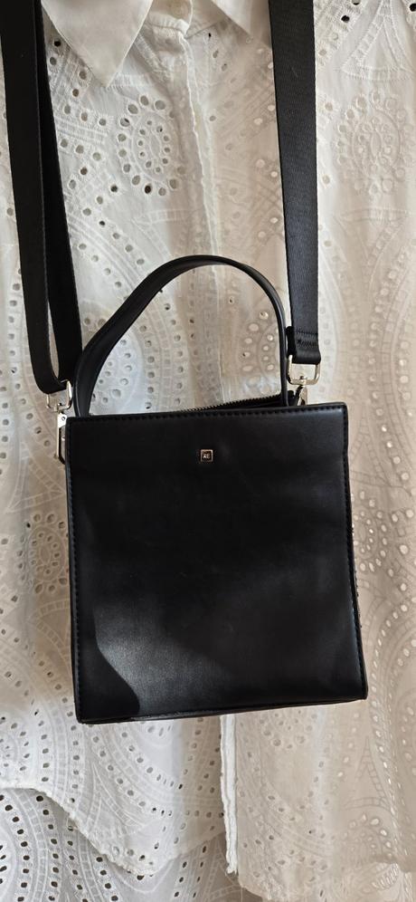 Kabelka reserved, reserved