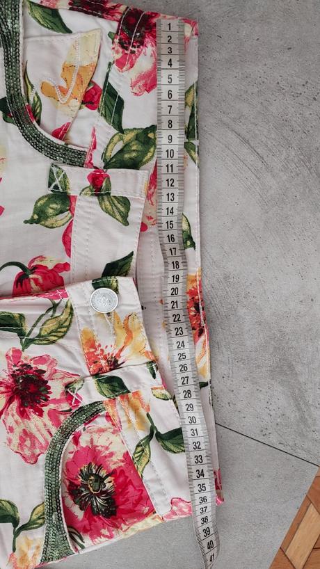 Trojštvrťové kraťasy, s