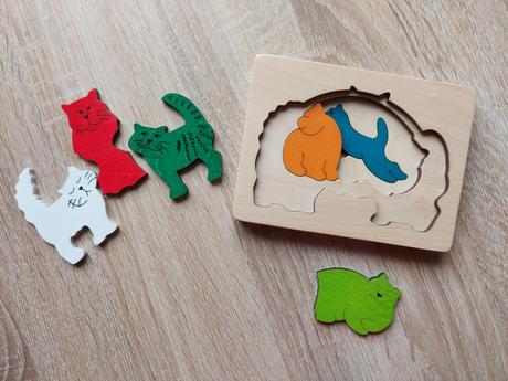 Hape - george luck - vkladacie puzzle mačky, 