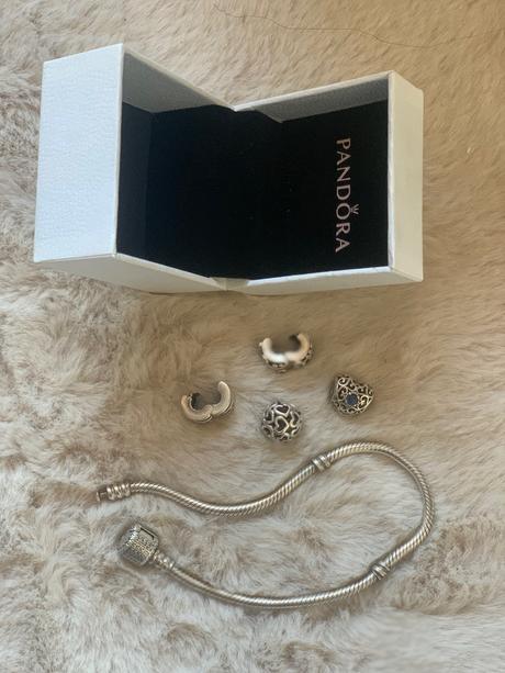 Naramok pandora, pandora