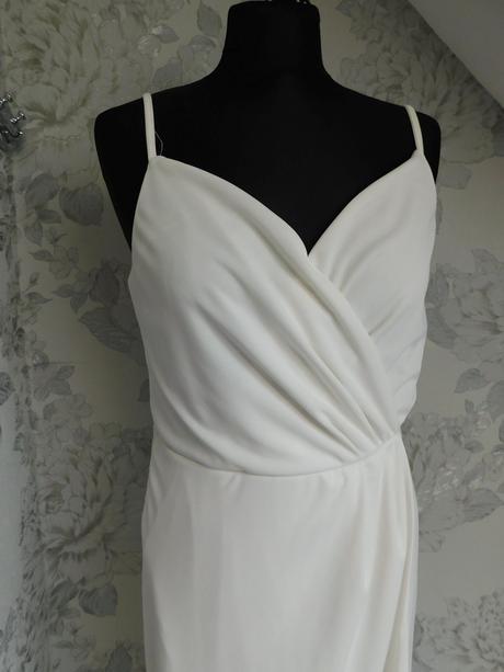 Kvalitne velmi pekne šaty, 38