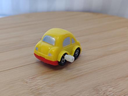 Raritné vintage autíčko na kľúčik vw beetle 90. r,