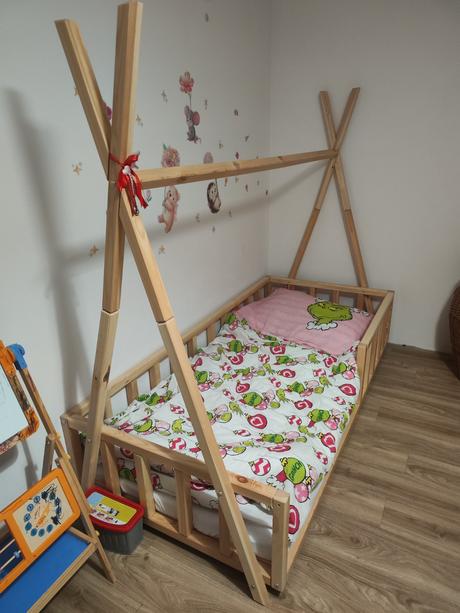 Predám minimálne používanú posteľ aj s matracom, šírka (cm): 80,dĺžka (cm): 180