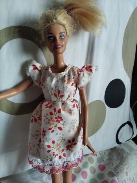 Šaty babiku barbie,