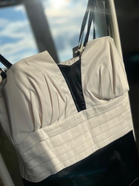 Midi koktejlove spoločenské šaty čierne biele, s