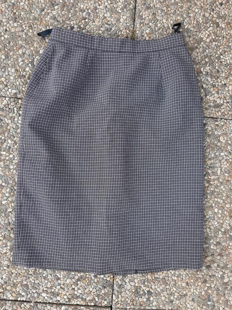 Zľava. sukňa značky essentials velk.12/40, 40