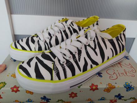 Zebrovane platenky, 35