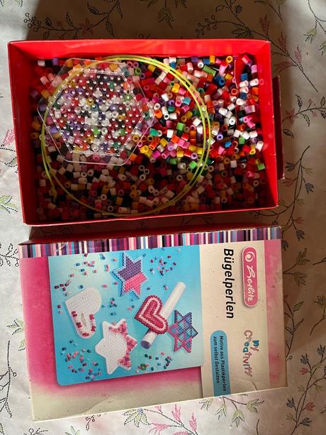 Koráliky plastové,