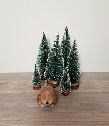 Vysoké zasnežené stromčeky, 