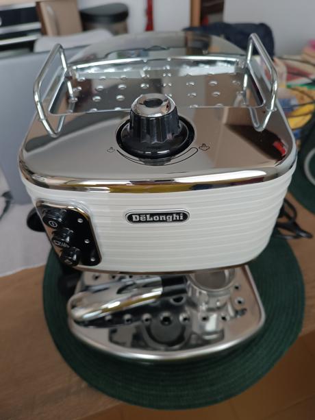 Delonghi kávovar, 