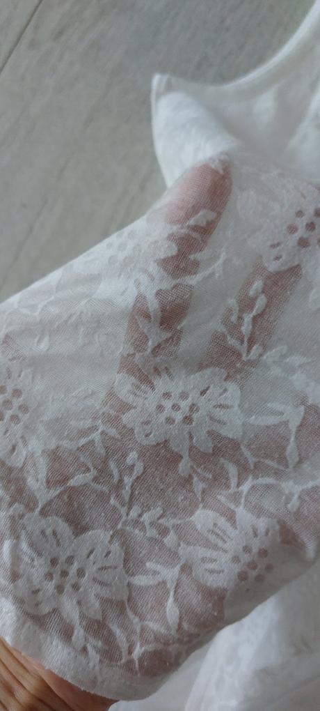 Krásne tričko s kvetovovaným  chrbtom, primigi,140