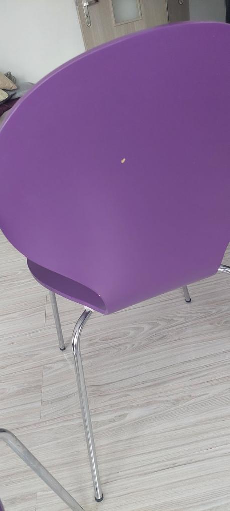 Fialové stoličky, 