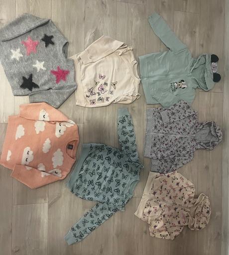 Mikiny svetriky, 104