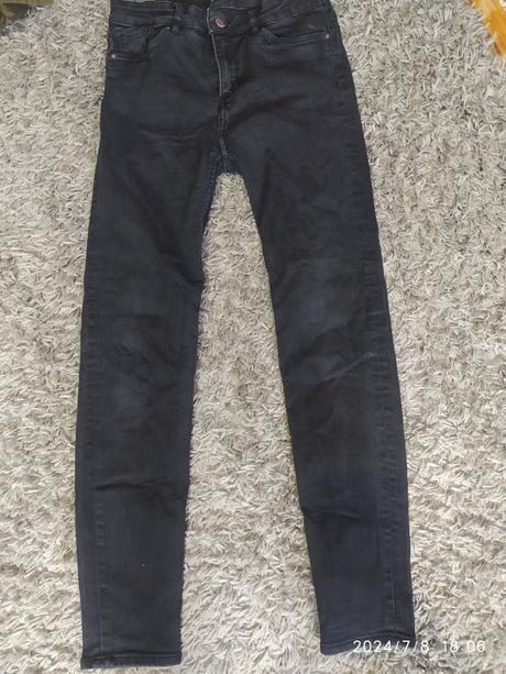 Dámske oblečenie, s