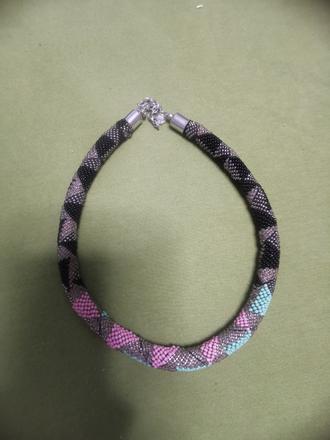 Náhrdelníky ku krku, 