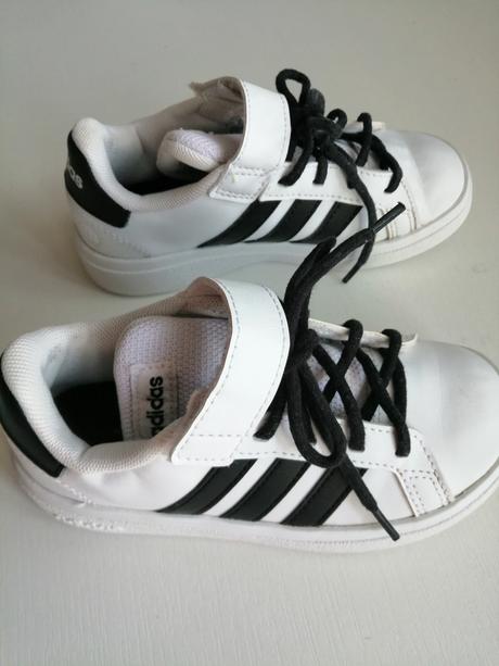 Botasky znackove bielo cierne vel. 28, adidas,28