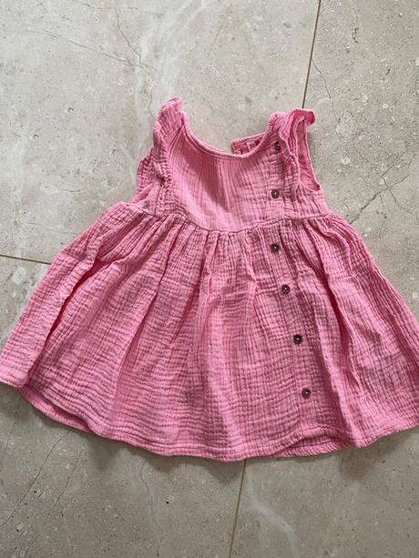 Mušelínové šaty, 86