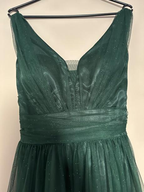 Trblietave šaty aj motýlik, 