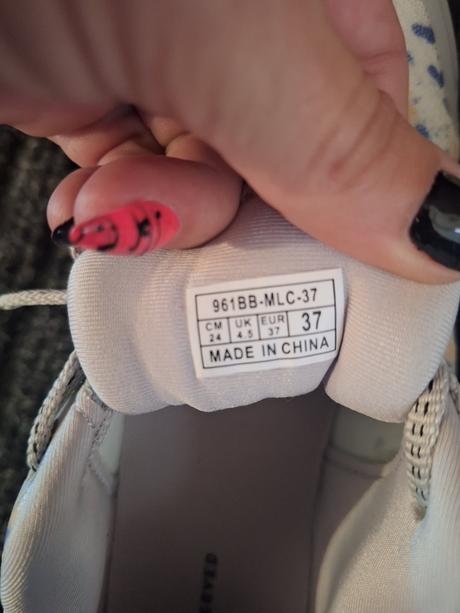 Tenisky, reserved,37