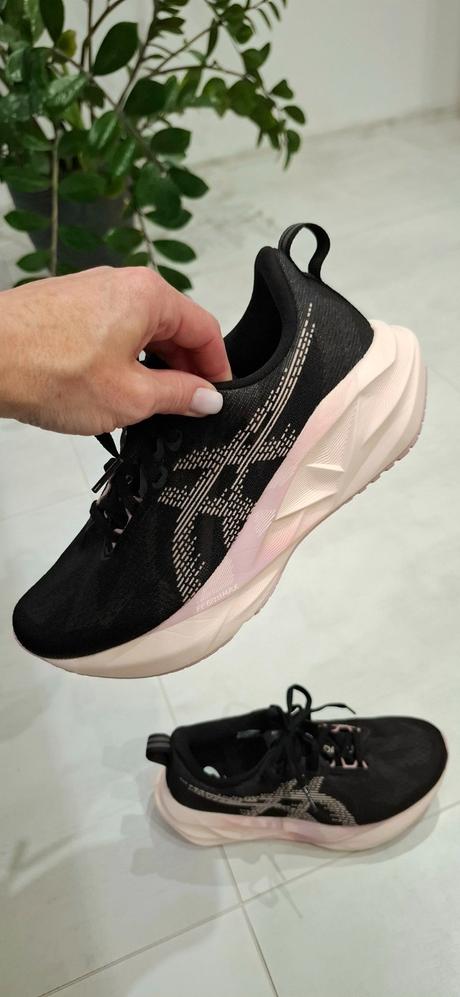 Dámske bežecké tenisky asics novablast 5, asics,37