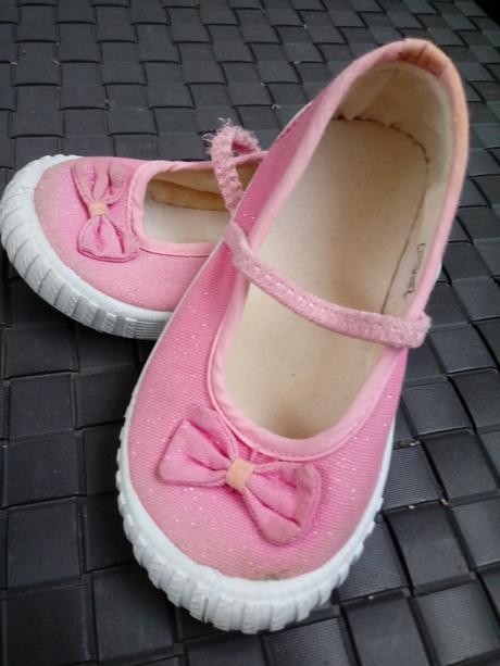 Ruzove balerinky, 22