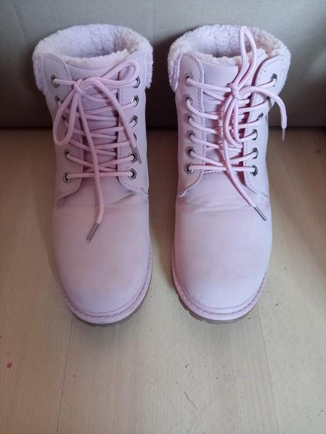 Ružové čižmy, 40