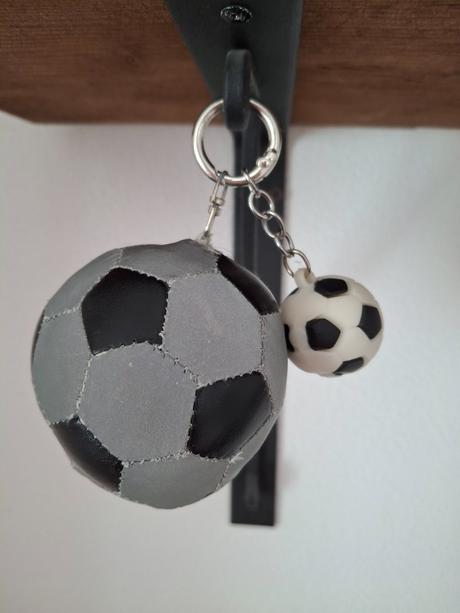 Reflexny privesok - klucenka na skolsku tasku, reserved