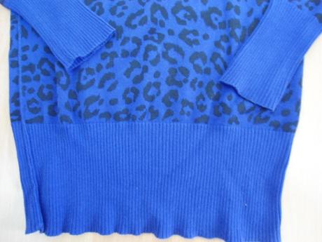 Tmavomodry sveter, 176