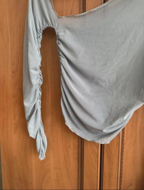 Asymetrický crop top, m