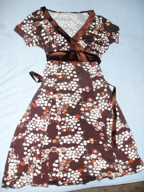 Šaty so saténovou mašľou aj pre tehuľky, m