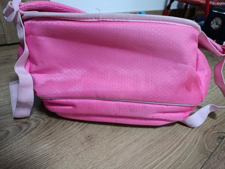 Skolska taska alica v krajine zazrakov,