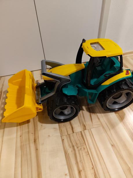Detský traktor s vlečkou, 