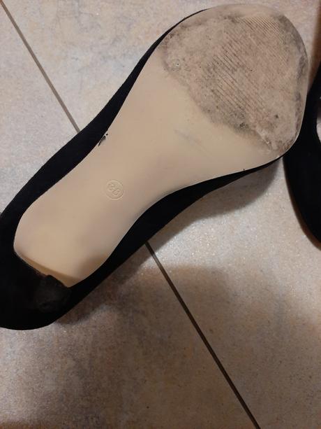 Čierne lodičky la strada, 38