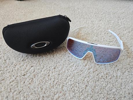 Okuliare oakley sutro, 