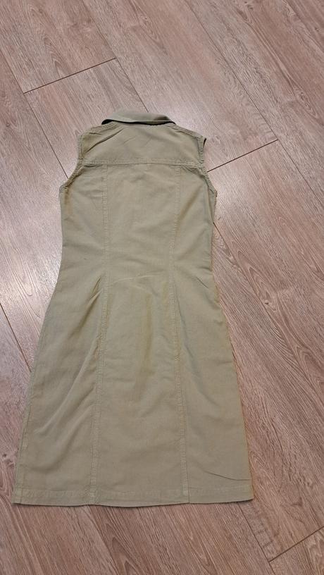 Khaki šaty, 36