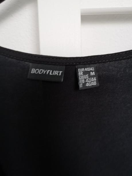 Čierne elastické šaty, m